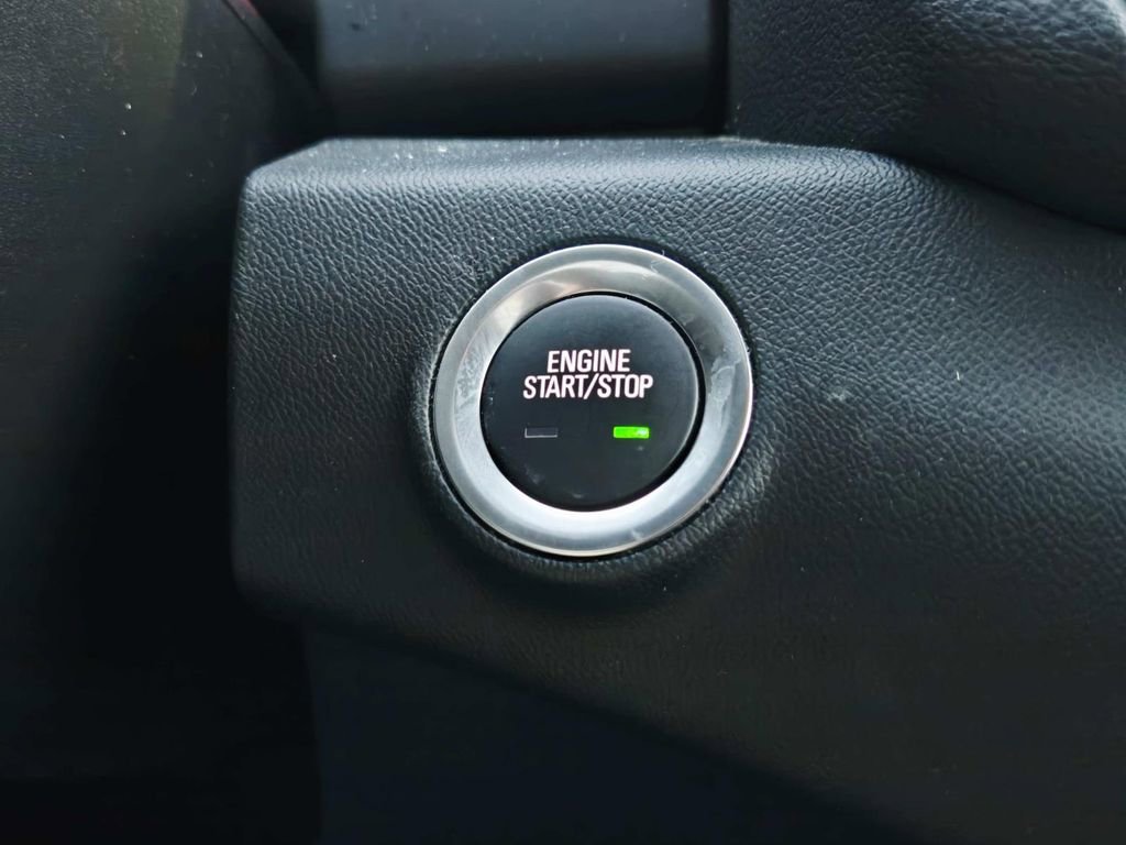 Used 2024 GMC Terrain SLT image 31