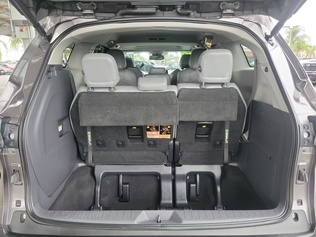 Used 2022 Toyota Sienna XLE w/ XLE Plus Package FWD image 28