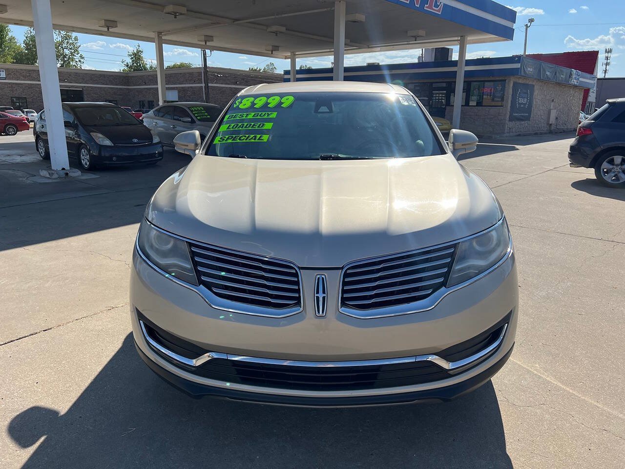 Used 2017 Lincoln MKX Select w/ Select Plus Package FWD image 2