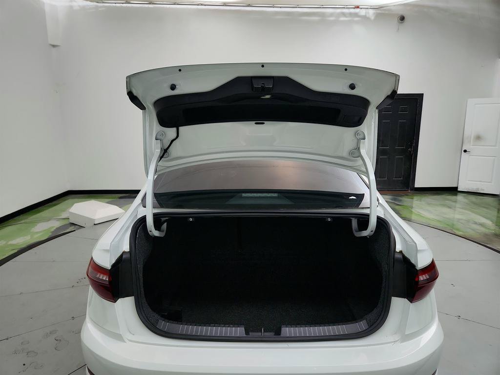Used 2020 Volkswagen Jetta GLI FWD image 29