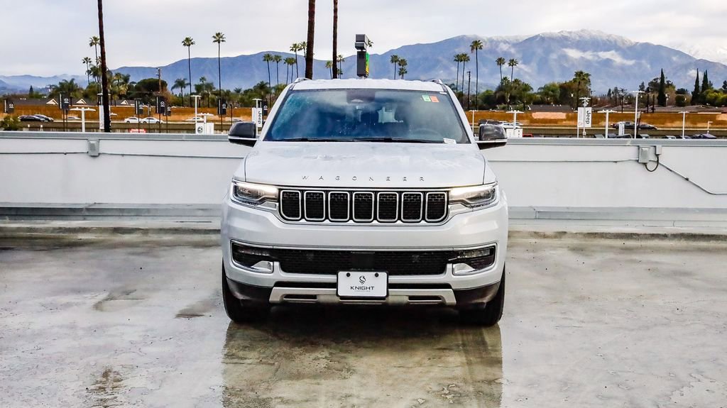 Used 2024 Jeep Wagoneer L Series II w/ Flexible Seating Group AWD/4WD image 3