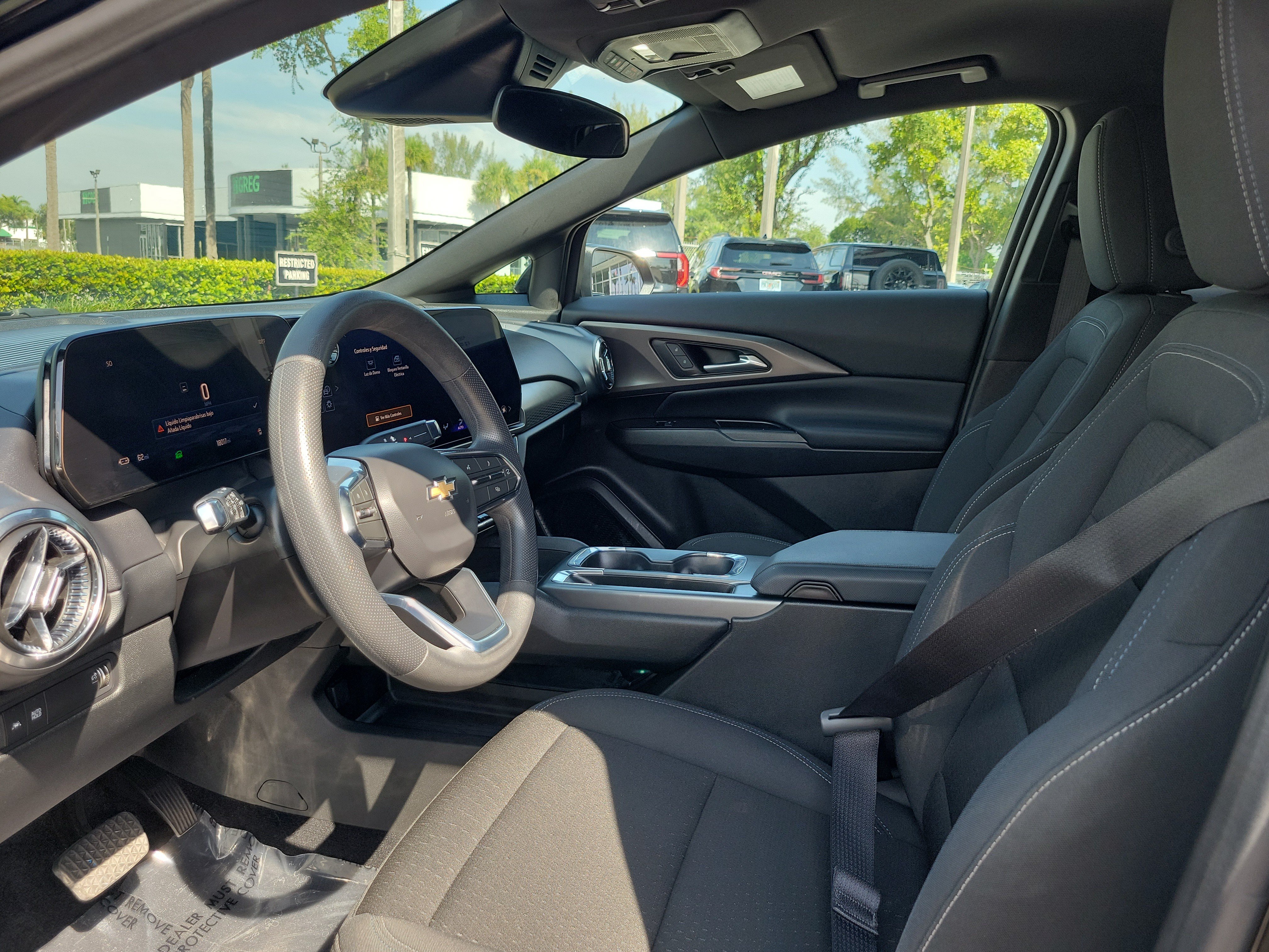 Used 2025 Chevrolet Equinox EV LT FWD image 12