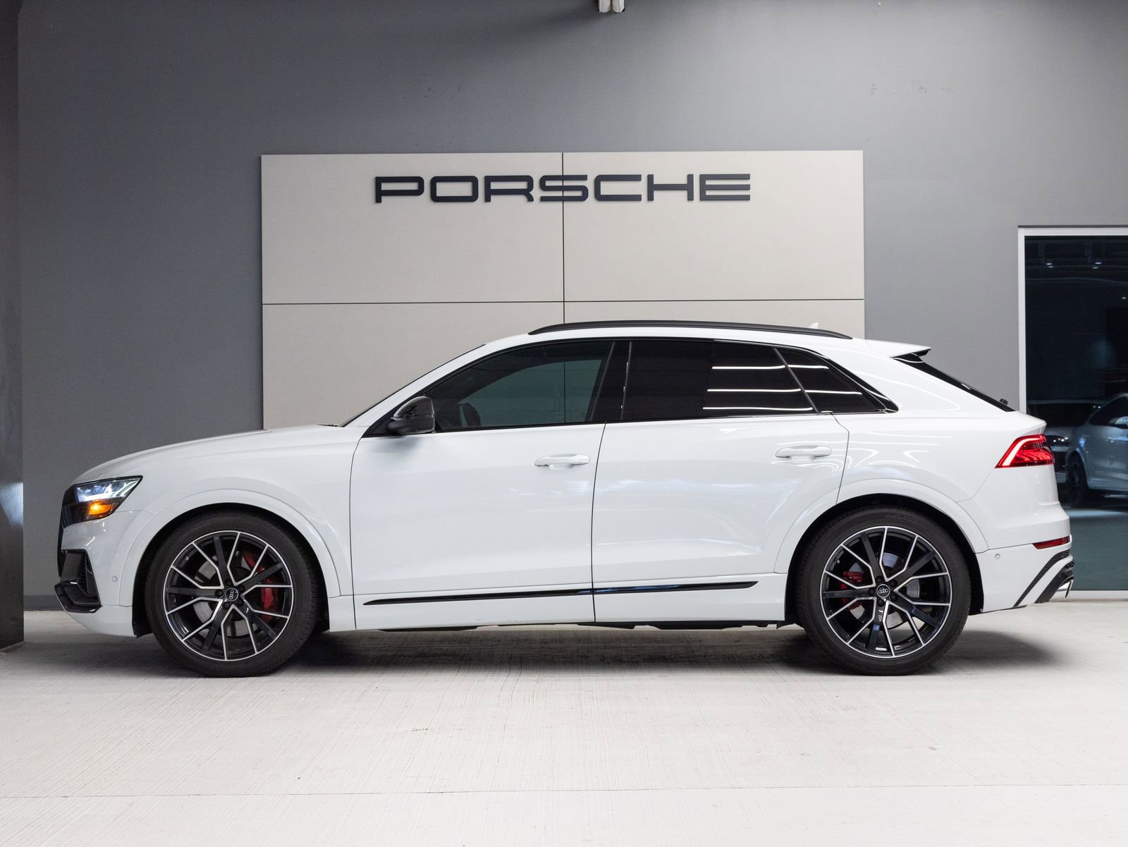 Used 2023 Audi SQ8 Prestige w/ Prestige Package AWD/4WD image 2