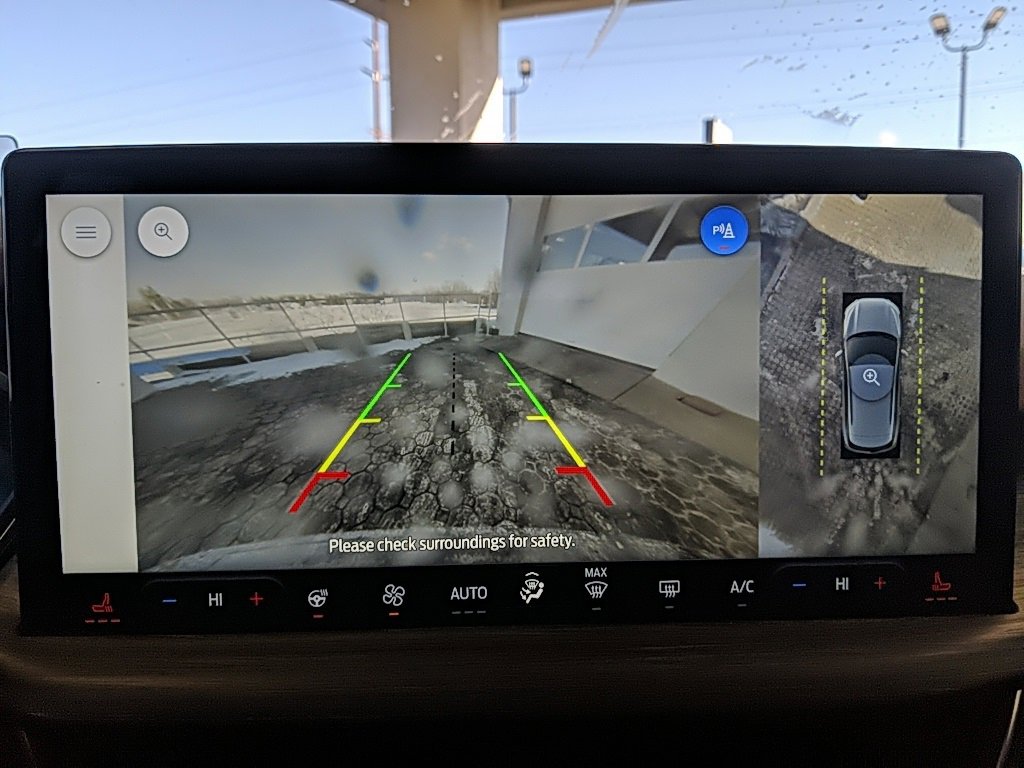 Used 2025 Ford Escape Platinum w/ Premium Technology Package image 17