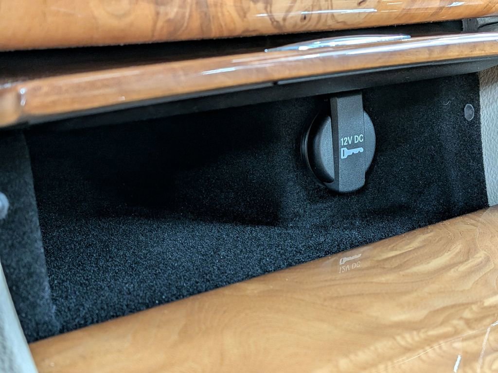 Used 2014 Chrysler 300 C image 25