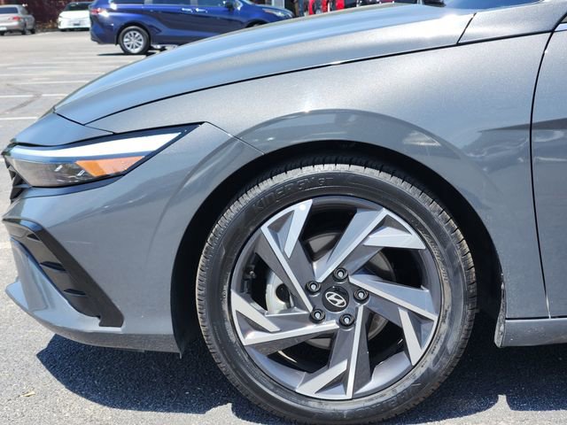 Used 2025 Hyundai Elantra SEL FWD image 7