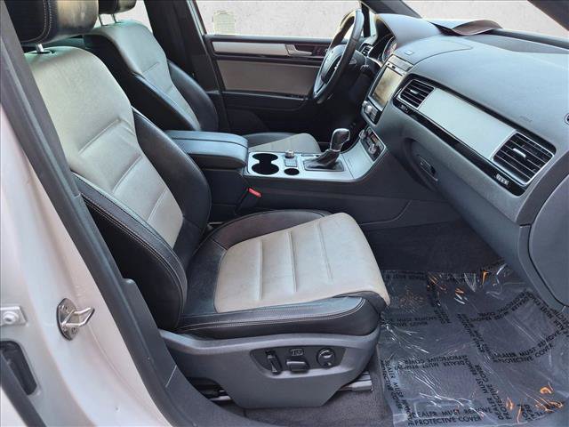 Used 2017 Volkswagen Touareg Wolfsburg Edition AWD/4WD image 20