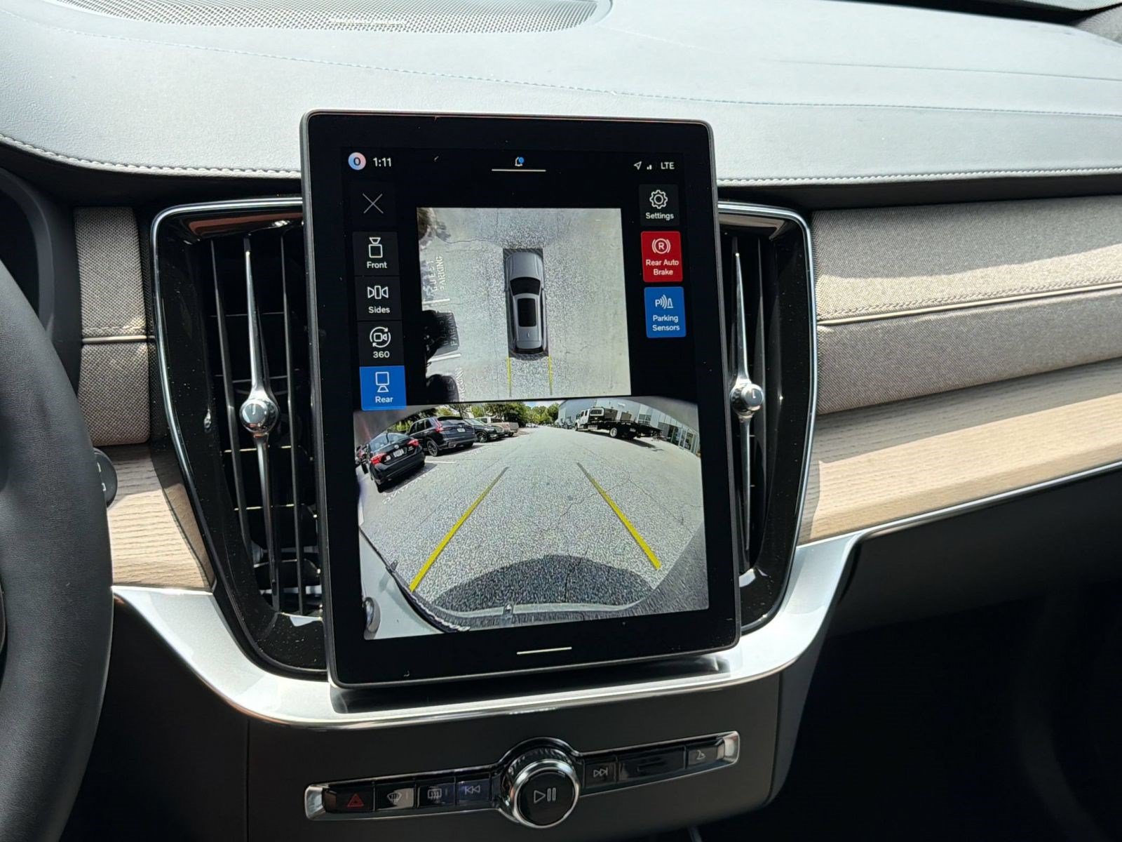 New 2026 Volvo XC90 B6 Plus w/ Protection Package Premier AWD/4WD image 19