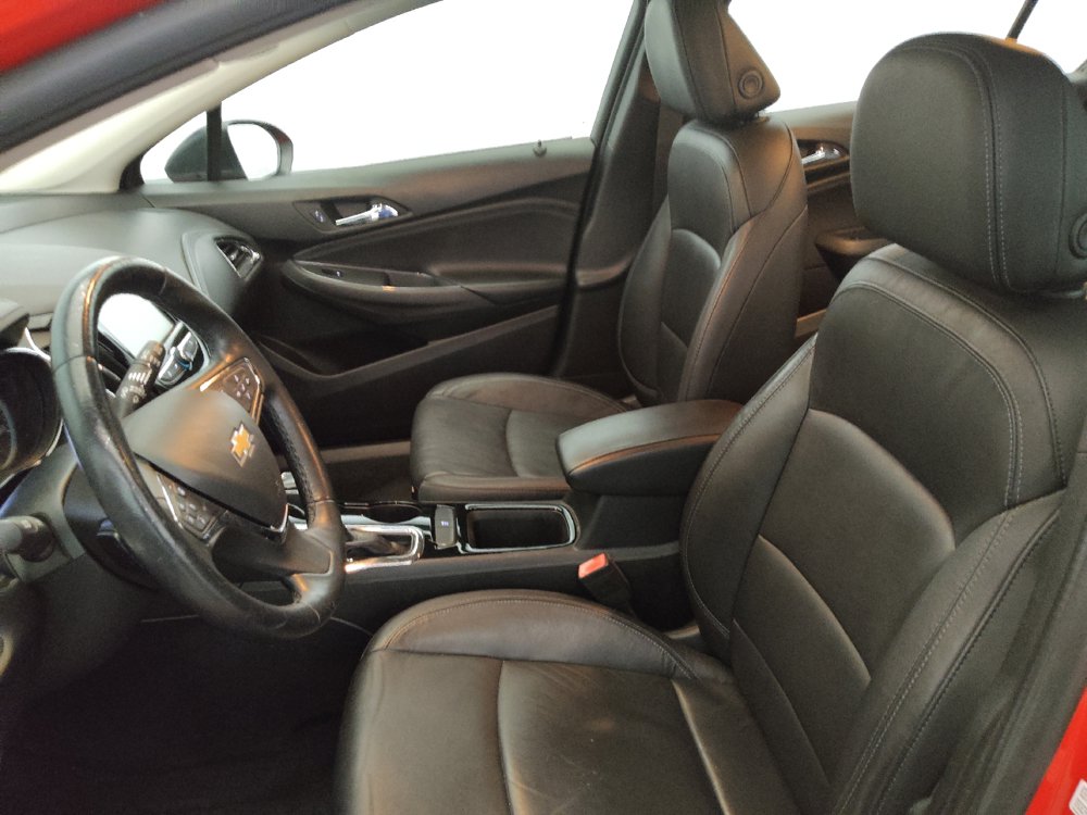 Used 2018 Chevrolet Cruze Premier FWD image 17