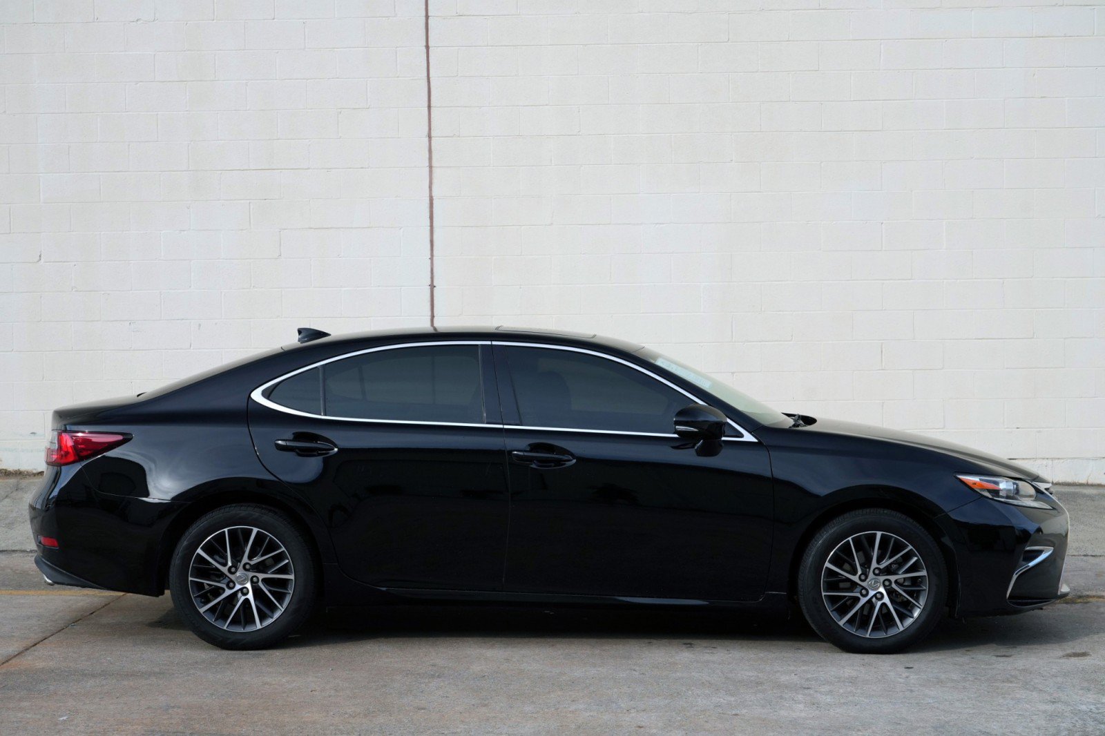 Used 2016 Lexus ES 350 w/ Luxury Package w/Wood Trim FWD image 50