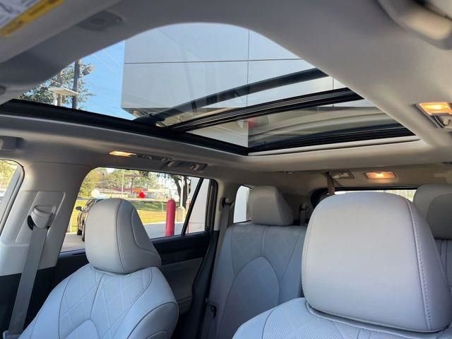 Used 2025 Toyota Highlander Platinum image 30
