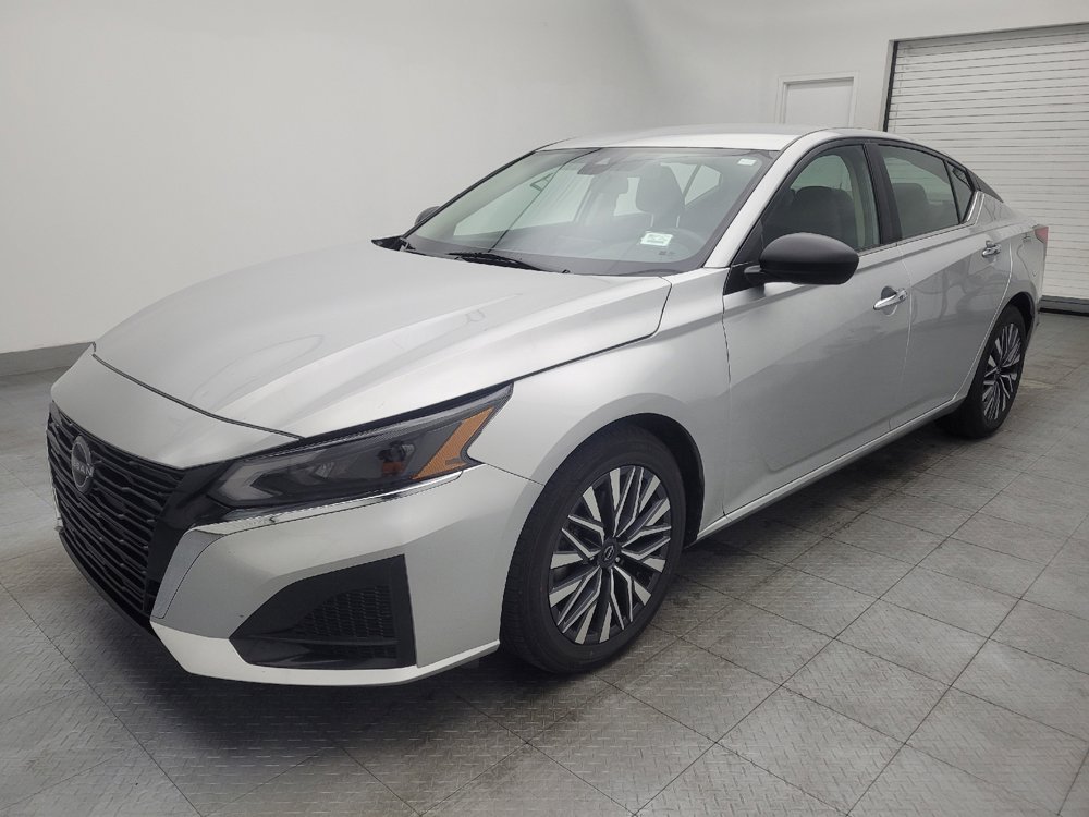 Used 2024 Nissan Altima 2.5 SV image 2