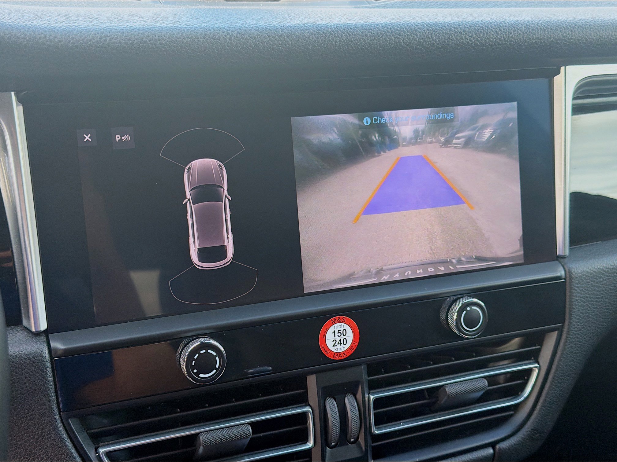 Used 2023 Porsche Macan image 11