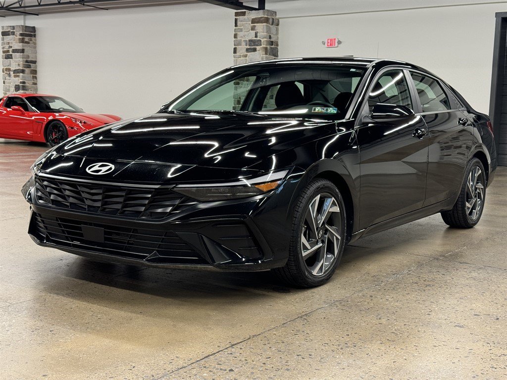 Used 2024 Hyundai Elantra SEL w/ Convenience Package FWD image 3