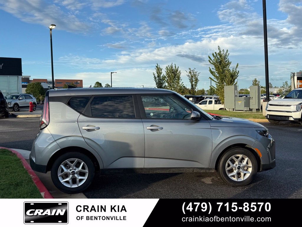 Used 2025 Kia Soul LX w/ LX Technology Package FWD image 8