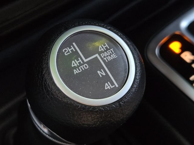 Used 2025 Jeep Wrangler Unlimited Sahara w/ Safety Group AWD/4WD image 29