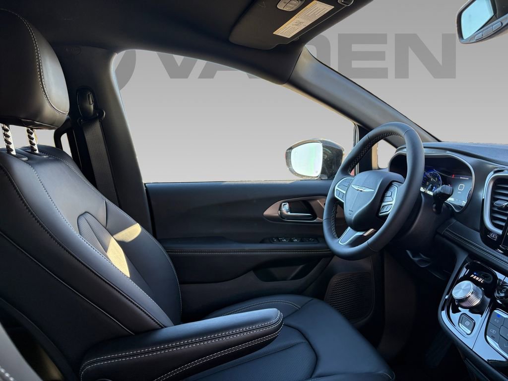 New 2026 Chrysler Pacifica Select image 10