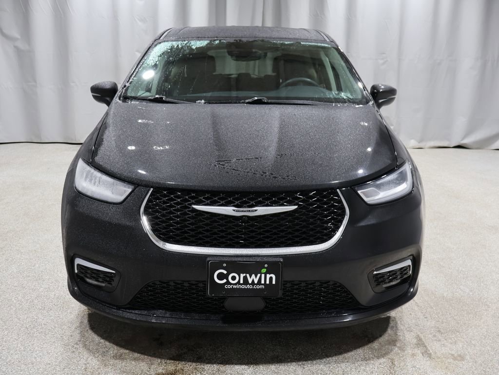 Used 2023 Chrysler Pacifica Touring-L FWD image 7