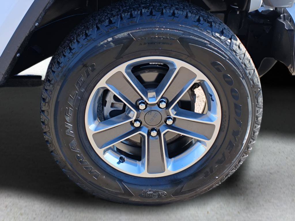 Used 2022 Jeep Wrangler Unlimited Sahara w/ LED Lighting Group AWD/4WD image 26