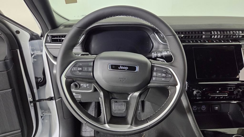 New 2025 Jeep Grand Cherokee Altitude image 15