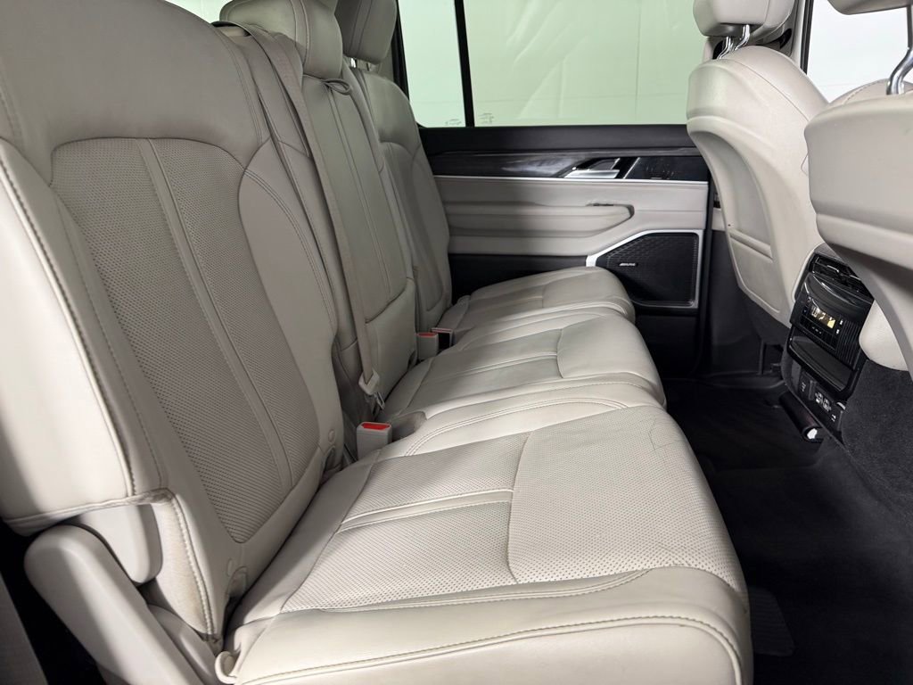 Certified 2022 Jeep Wagoneer Series II image 31