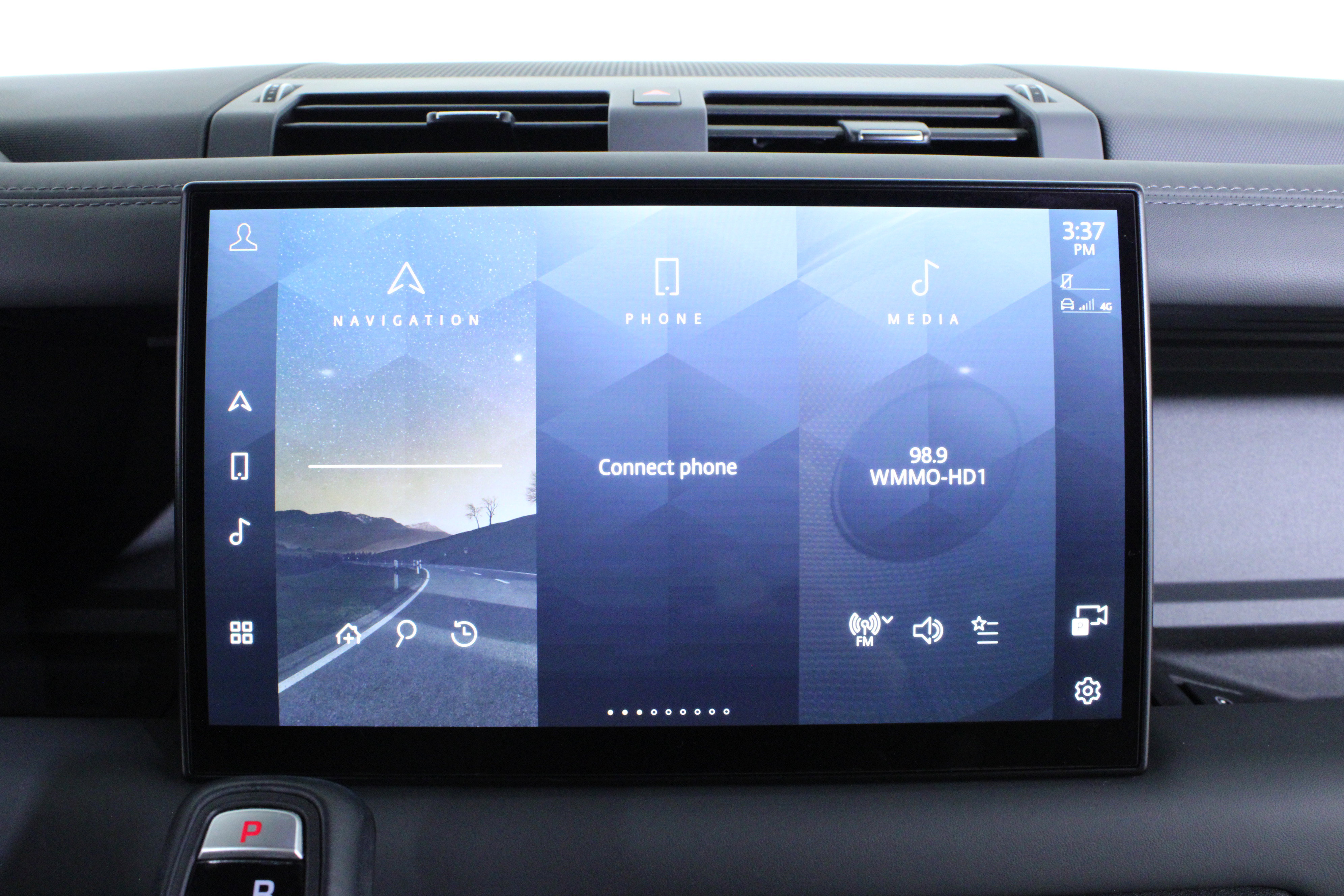 Used 2023 Land Rover Defender 130 X-Dynamic SE image 25