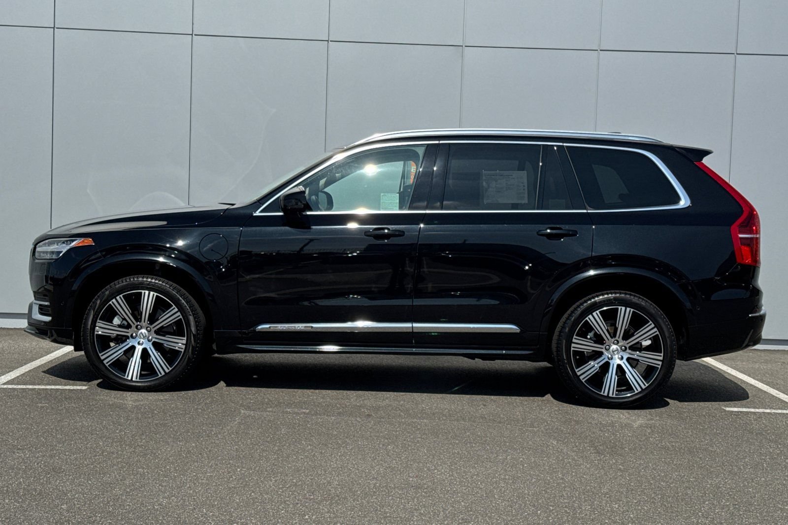 Used 2024 Volvo XC90 T8 Plus AWD/4WD image 2
