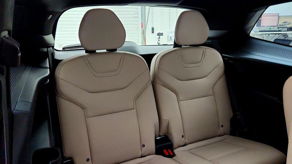 Used 2025 Volvo EX90 Ultra AWD/4WD image 22