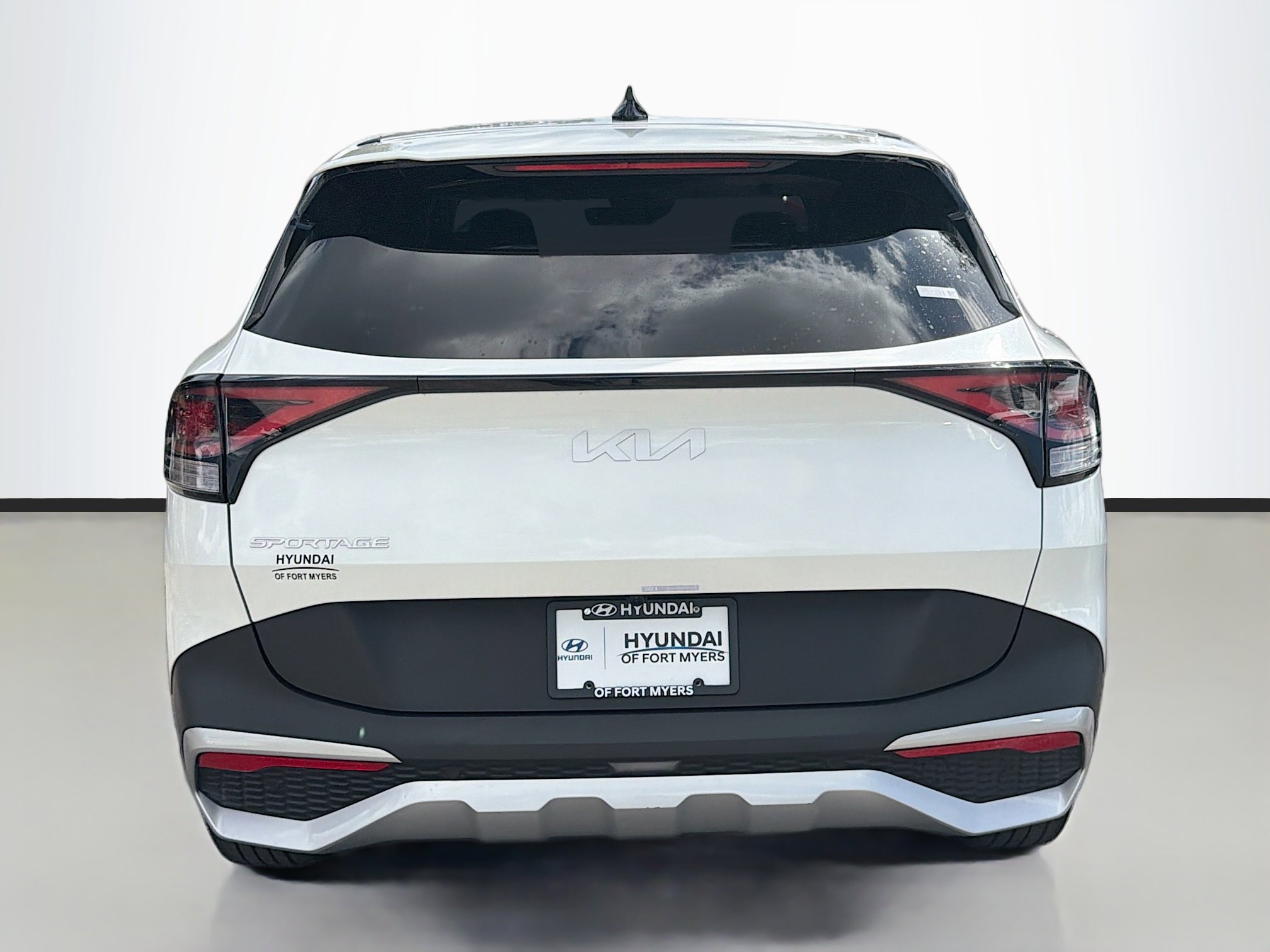 Used 2024 Kia Sportage LX image 4