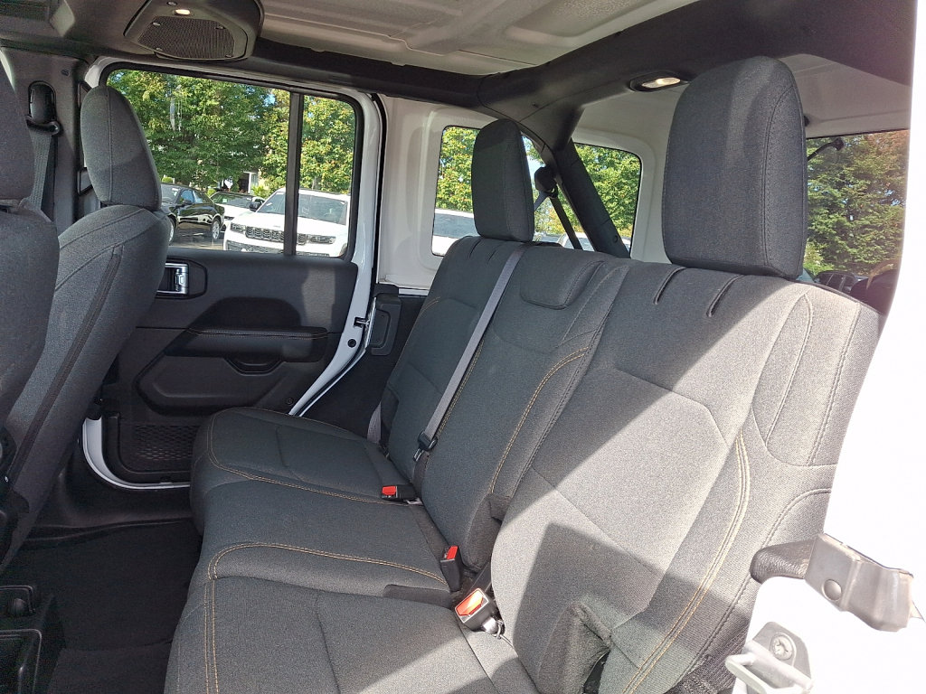 Used 2025 Jeep Wrangler Unlimited Sahara AWD/4WD image 20