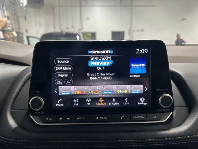 Used 2023 Nissan Rogue SV AWD/4WD image 16