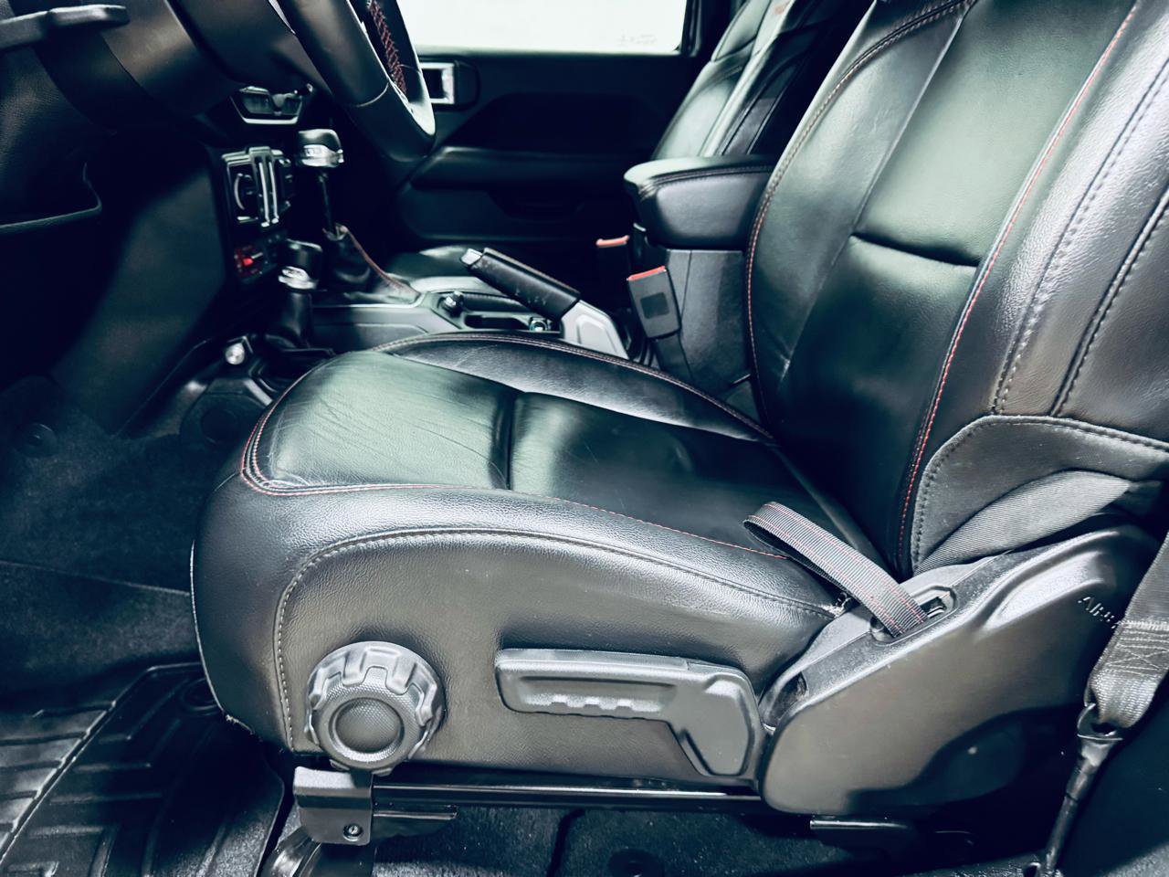 Used 2019 Jeep Wrangler Rubicon AWD/4WD image 32