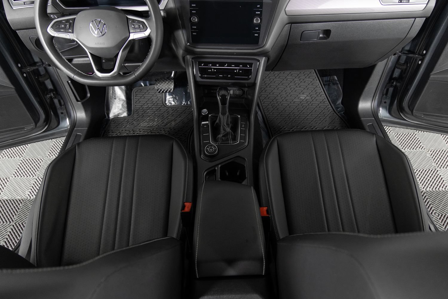Used 2022 Volkswagen Tiguan SE AWD/4WD image 38