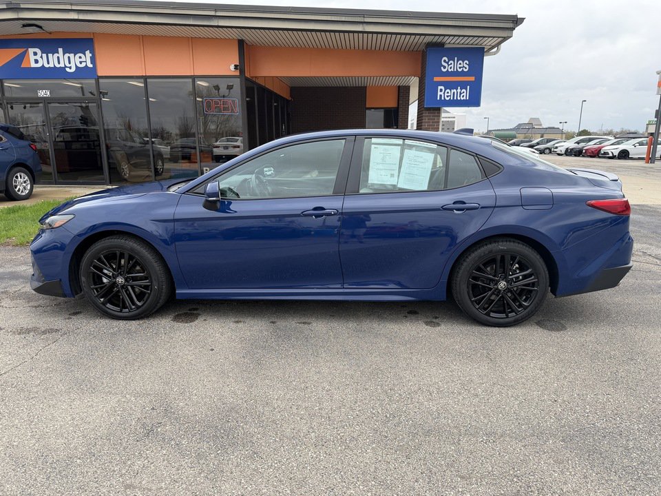 Used 2025 Toyota Camry SE AWD/4WD image 2