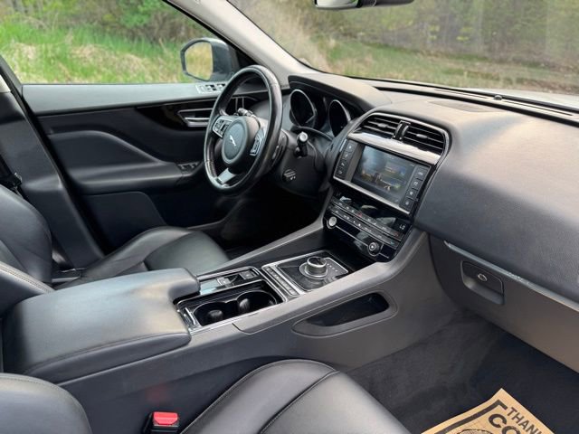 Used 2018 Jaguar F-PACE Premium image 19