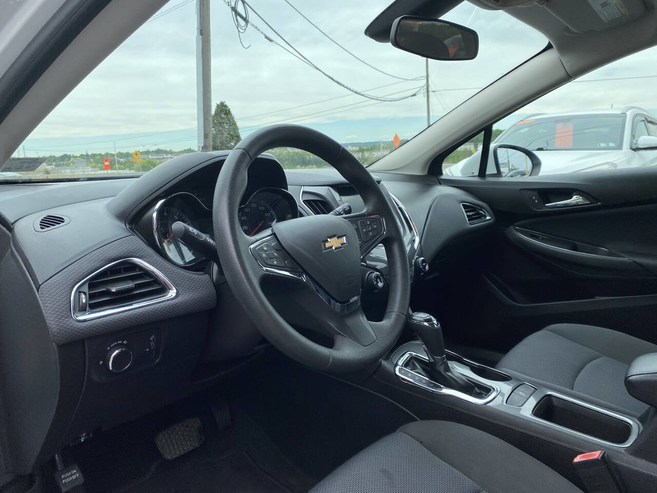 Used 2018 Chevrolet Cruze LT FWD image 11