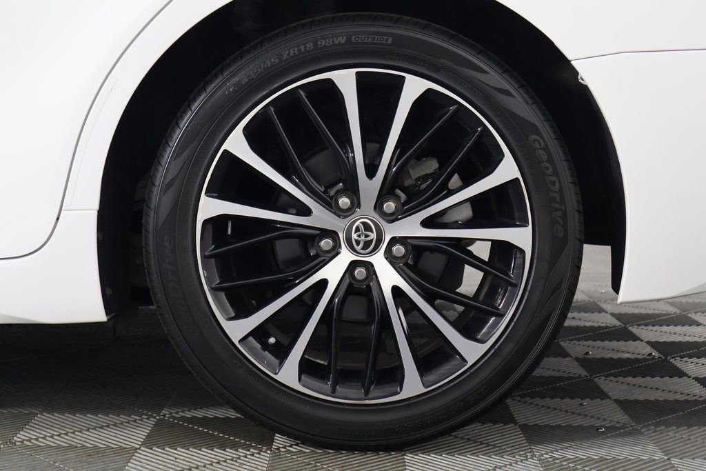 Used 2020 Toyota Camry SE image 16