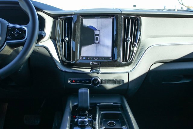 Used 2025 Volvo XC60 B5 Plus image 18