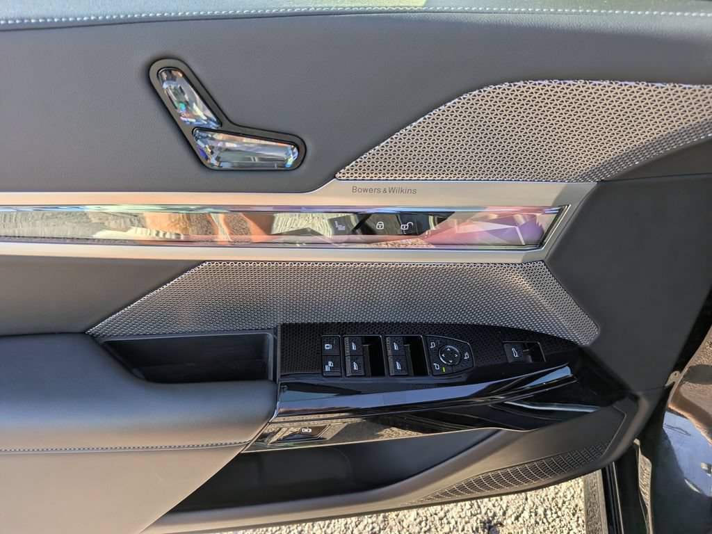 Used 2023 BMW 740i RWD image 17