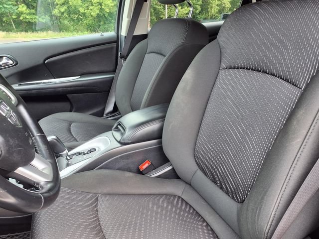 Used 2019 Dodge Journey SE FWD image 3