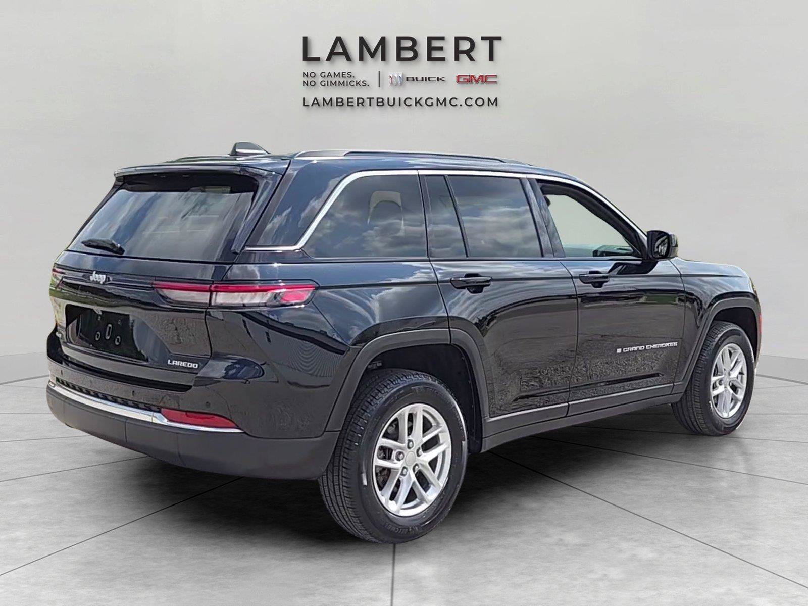 Used 2024 Jeep Grand Cherokee Laredo X AWD/4WD image 5