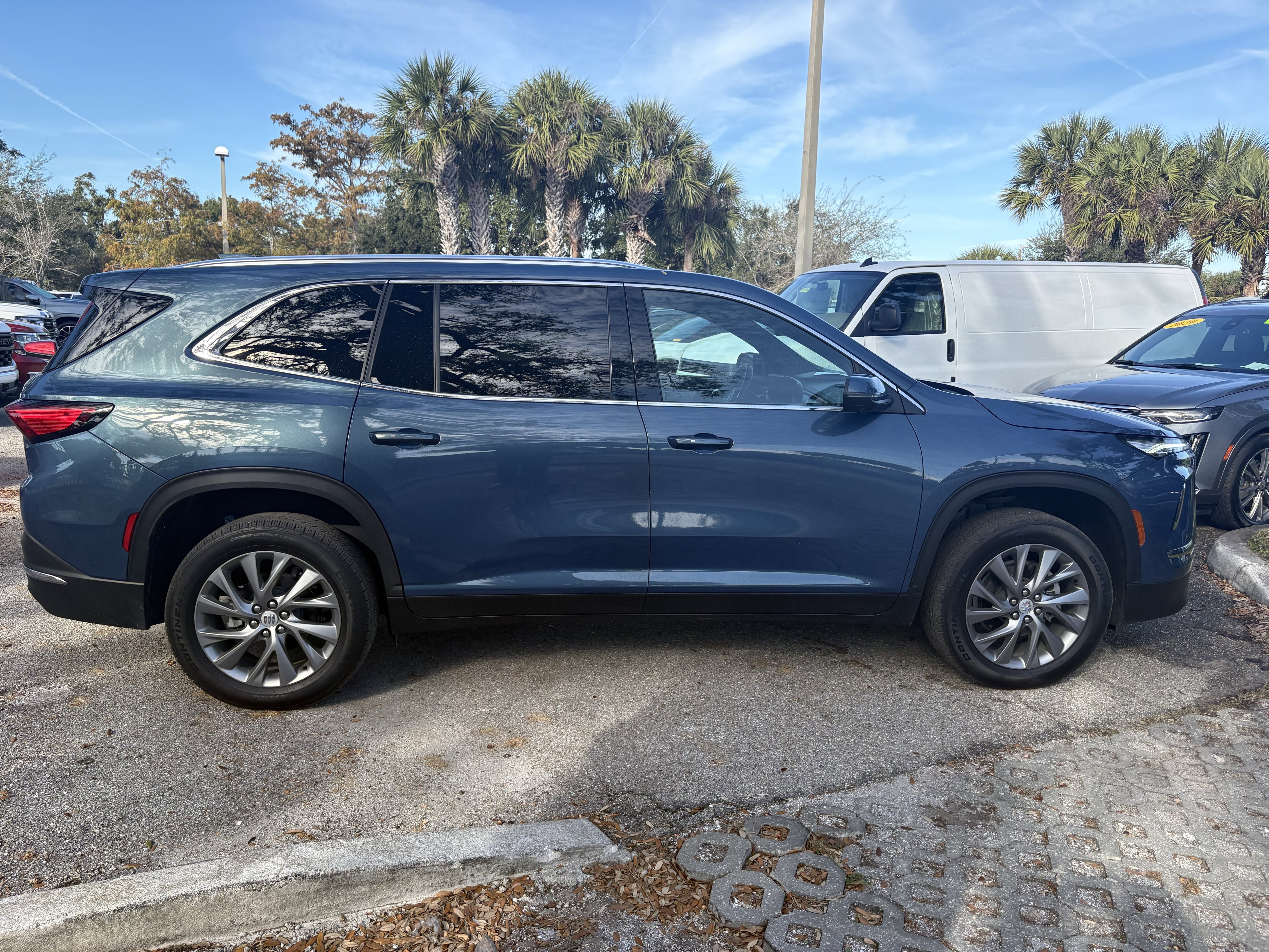 Used 2025 Buick Enclave Preferred image 8