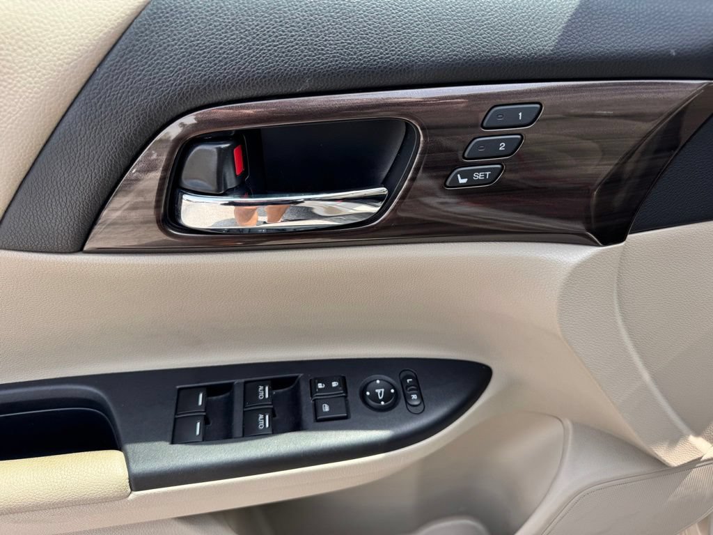 Used 2017 Honda Accord EX-L image 14