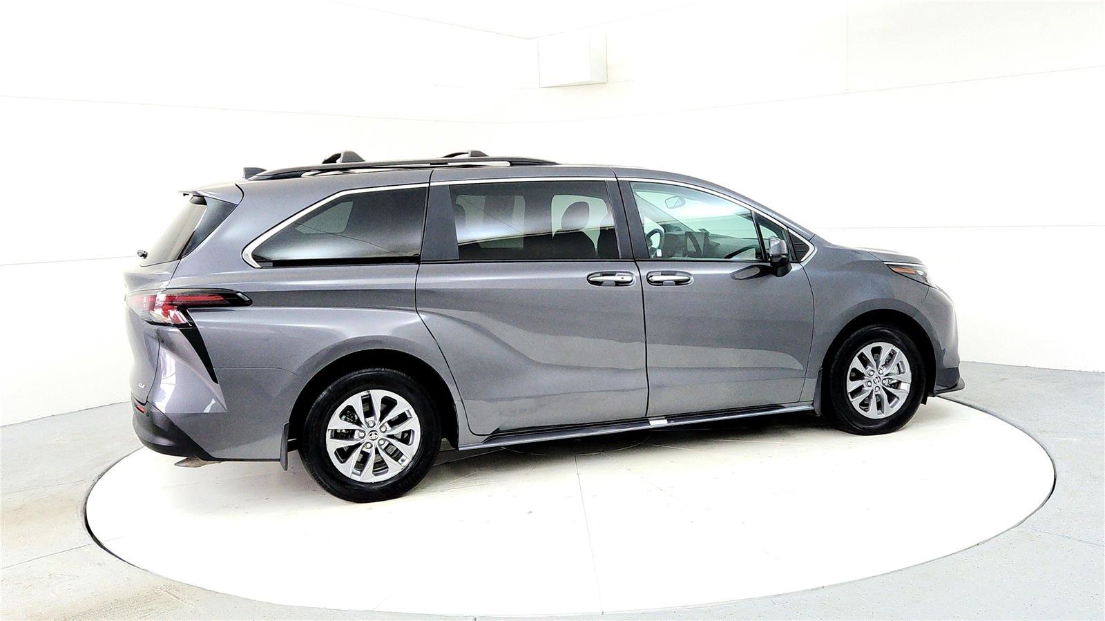 Certified 2025 Toyota Sienna XLE w/ XLE Plus Package image 6