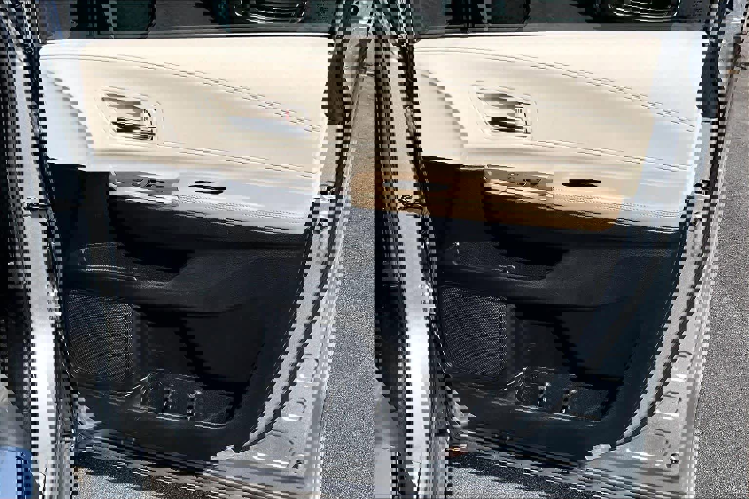 Certified 2024 Toyota Sienna Limited FWD image 23