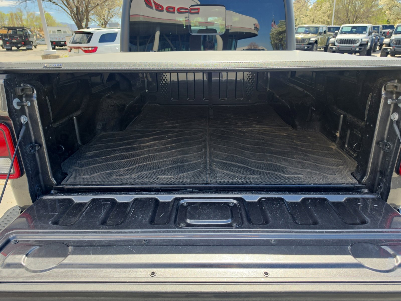 Used 2023 Jeep Gladiator Mojave image 11