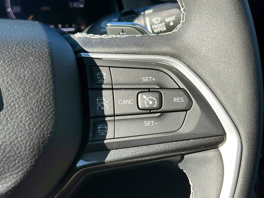 Certified 2023 Jeep Grand Cherokee Laredo image 23