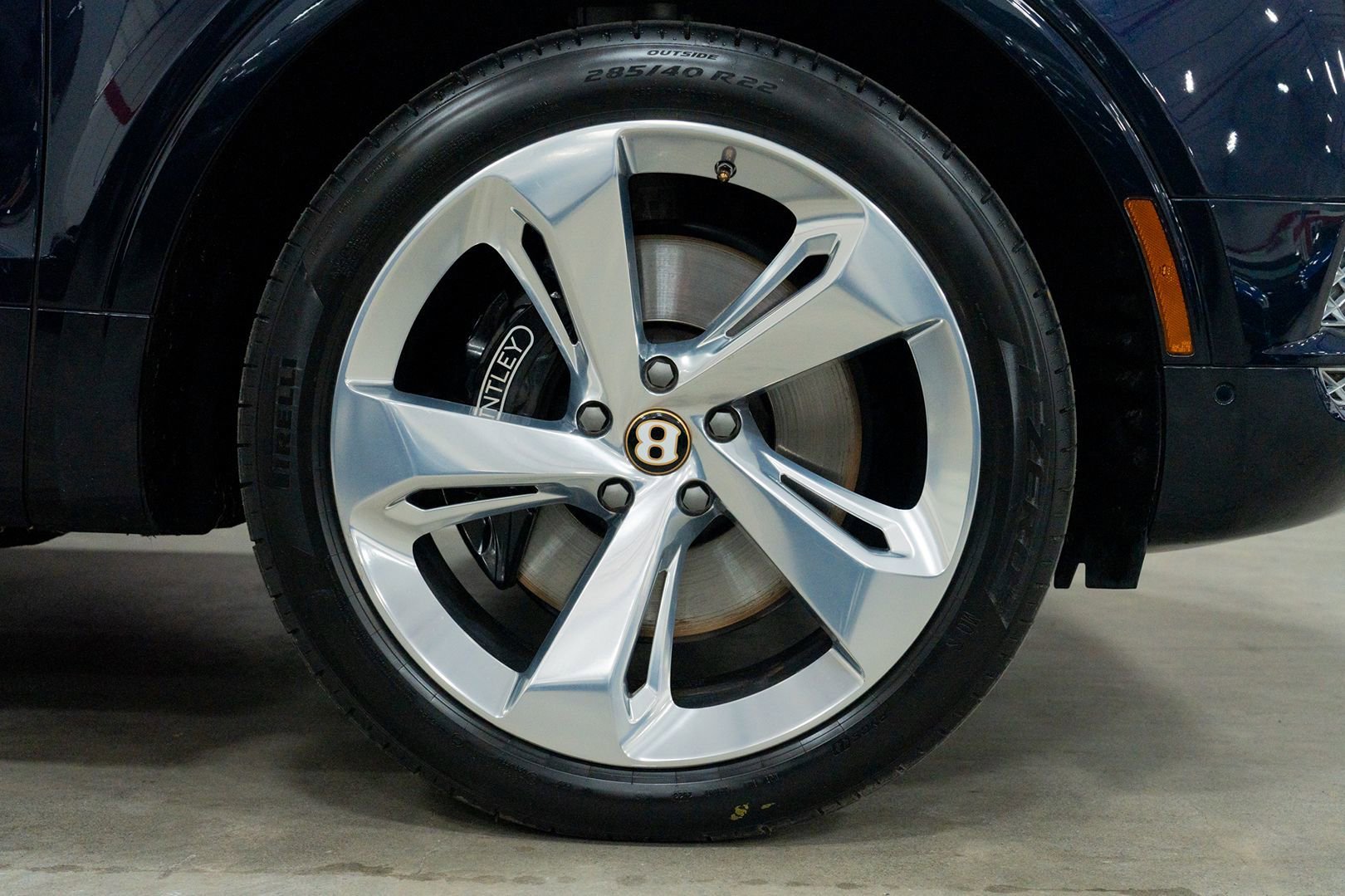 Used 2020 Bentley Bentayga V8 image 14