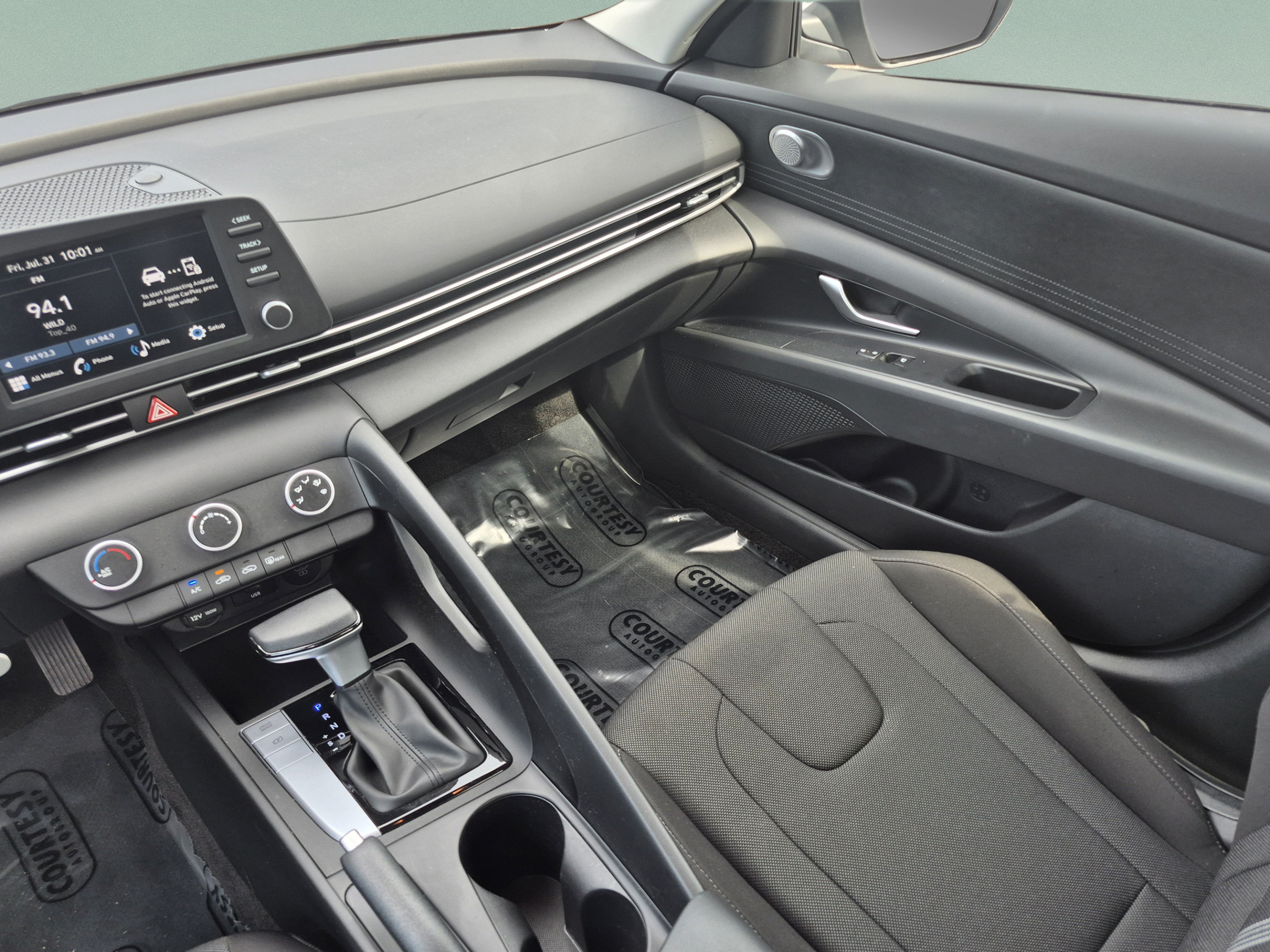 Certified 2025 Hyundai Elantra SE FWD image 13