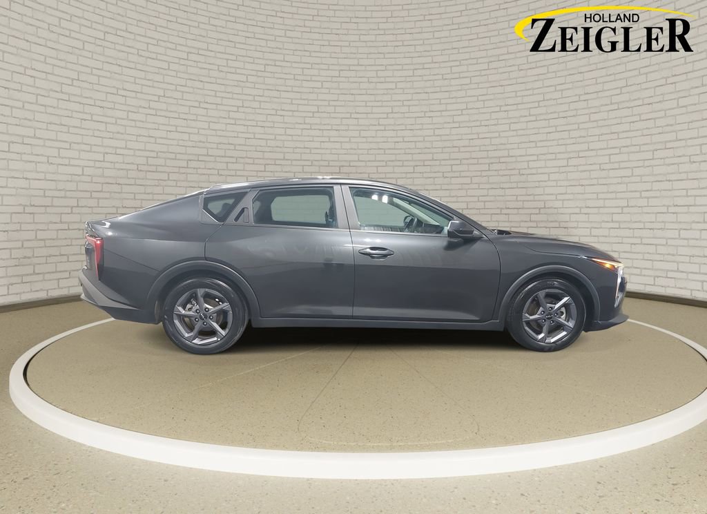 Used 2025 Kia K4 LXS image 4